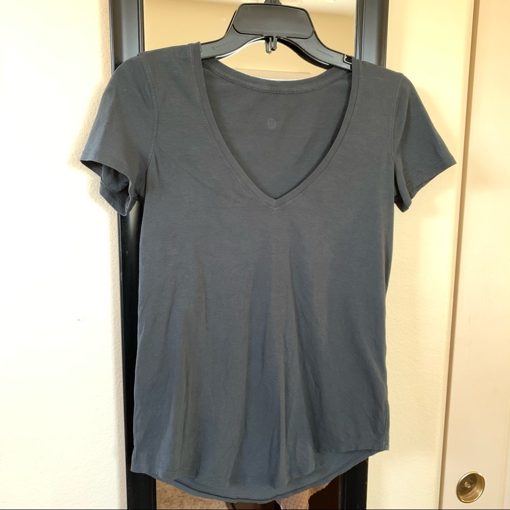Love tee V size 4